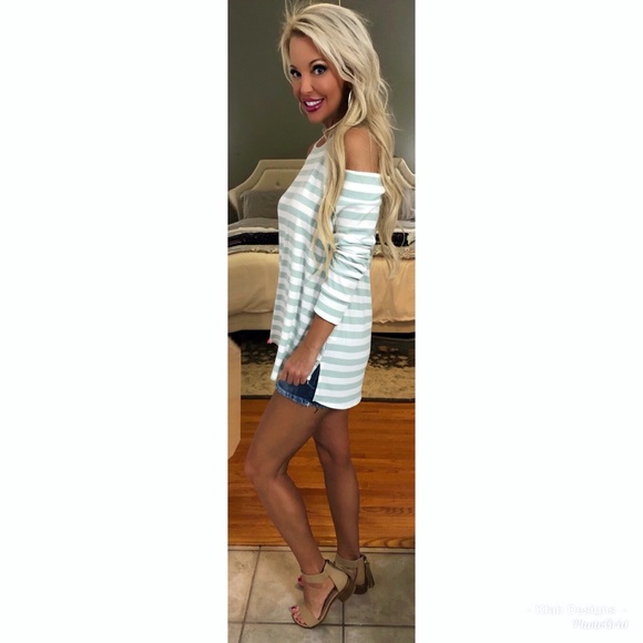 🛍LAST 1! Sage Relaxed Striped Cold Shoulder Top! - Picture 4 of 6